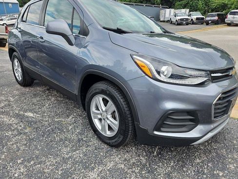 Used 2019 Chevrolet Trax LT w/ LT Convenience Package FWD image 2