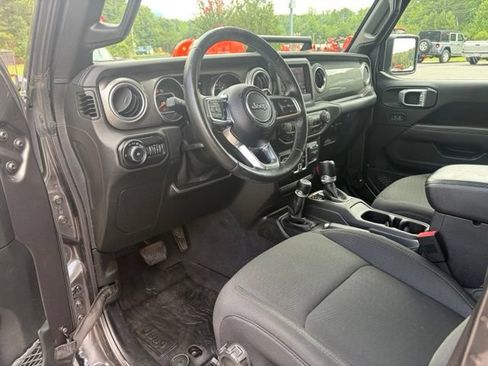 Used 2019 Jeep Wrangler Unlimited Sahara w/ Cold Weather Group AWD/4WD image 8