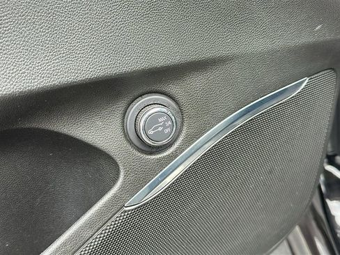 Used 2023 Buick Enclave Essence w/ Experience Buick Package FWD image 12