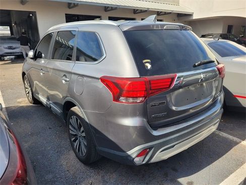 Used 2019 Mitsubishi Outlander SE image 4