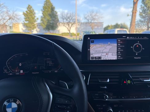 Used 2023 BMW 540i w/ Premium Package image 31