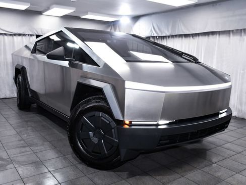 Used 2025 Tesla Cybertruck AWD Crew Cab image 3