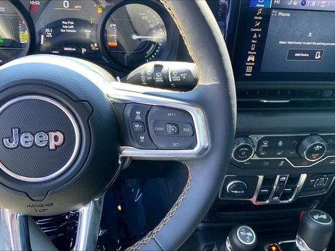 Certified 2024 Jeep Wrangler Unlimited Sahara w/ Dual Top Group AWD/4WD image 20