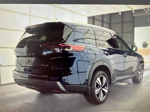 Used 2025 Nissan Rogue SL w/ Tech Package AWD/4WD image 4