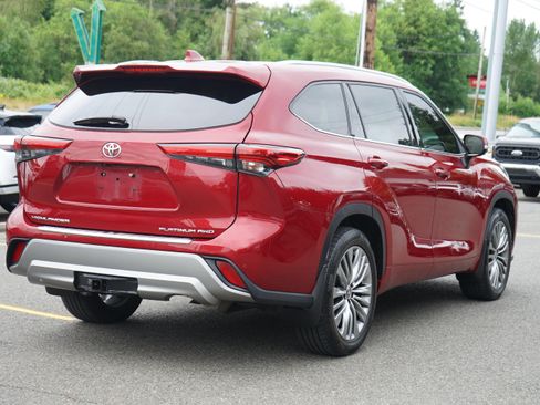 Used 2022 Toyota Highlander Platinum AWD/4WD image 5
