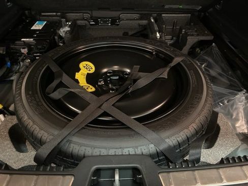 Used 2025 Volvo XC60 B5 Plus image 61