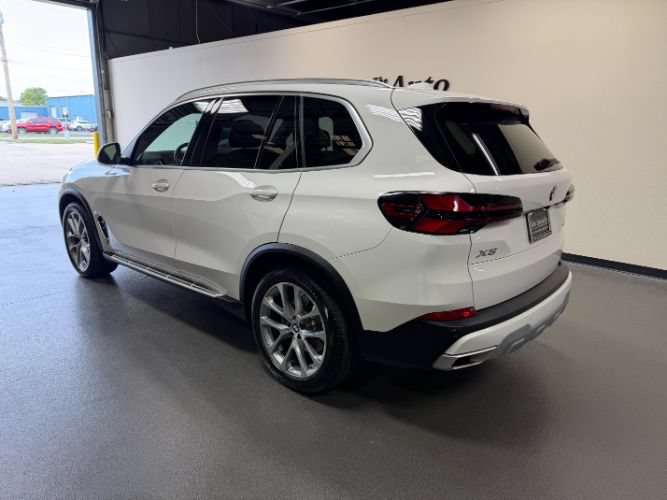 Used 2026 BMW X5 xDrive40i AWD/4WD image 2