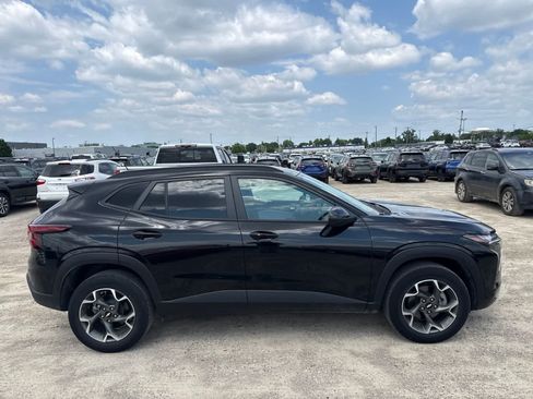 Used 2024 Chevrolet Trax LT w/ Driver Confidence Package FWD image 9
