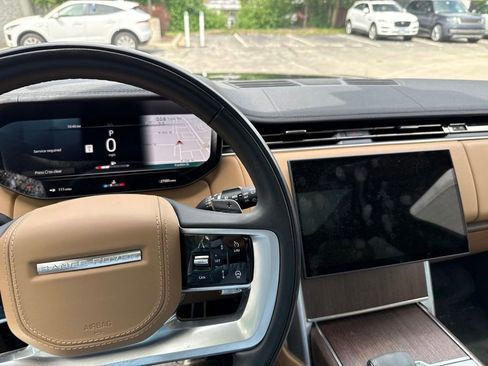 Used 2024 Land Rover Range Rover Long Wheelbase SE AWD/4WD image 11