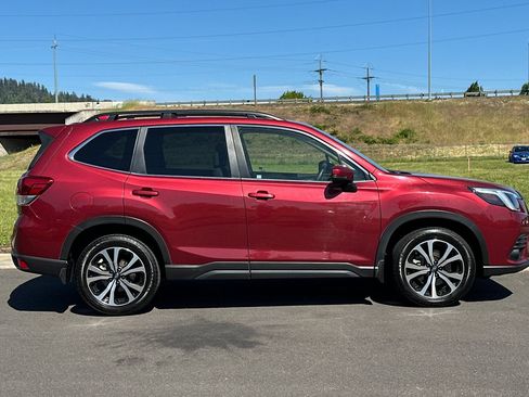 Used 2022 Subaru Forester Limited w/ Popular Package #2 AWD/4WD image 2
