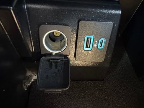 Used 2023 Ford Explorer XLT w/ Equipment Group 202A AWD/4WD image 38