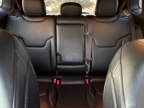 Used 2025 Jeep Compass Limited image 38