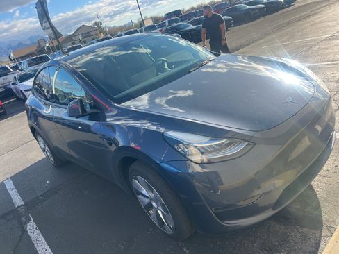Used 2023 Tesla Model Y Long Range image 2