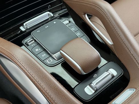 Used 2025 Mercedes-Benz GLS 450 4MATIC image 18