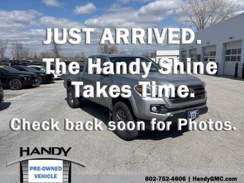 Used 2017 Toyota Tacoma SR5 w/ Tow Package AWD/4WD image 1
