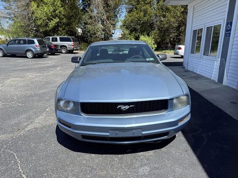 Used 2005 Ford Mustang Premium image 2