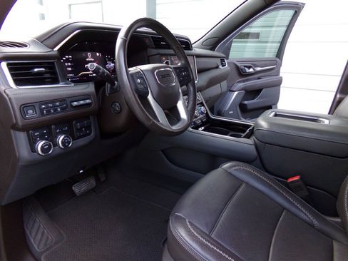 Used 2022 GMC Yukon Denali w/ Denali Premium Package AWD/4WD image 18
