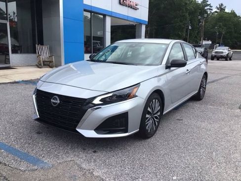 Used 2025 Nissan Altima 2.5 SV FWD image 2