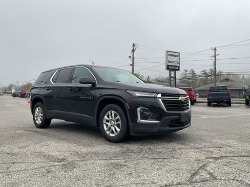 Used 2022 Chevrolet Traverse LS image 2