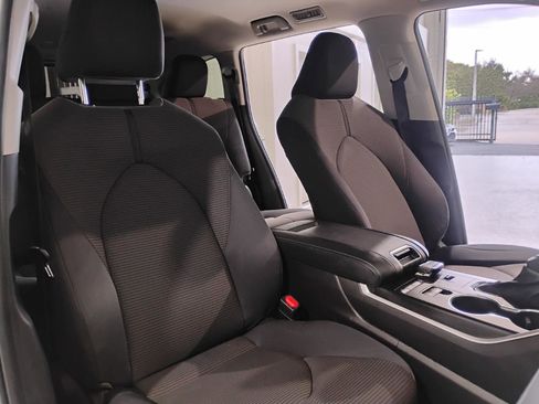 Used 2021 Toyota Highlander L image 33