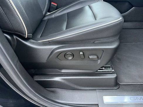 Used 2024 GMC Yukon XL SLT image 23