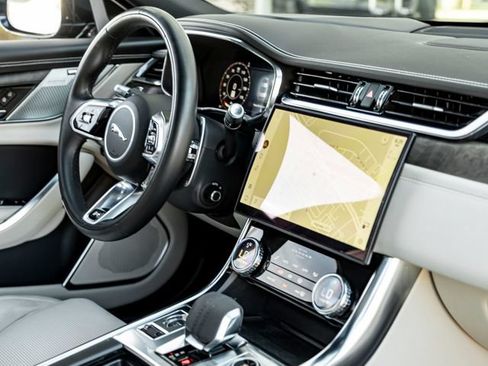 Used 2021 Jaguar XF R-Dynamic SE AWD/4WD image 31