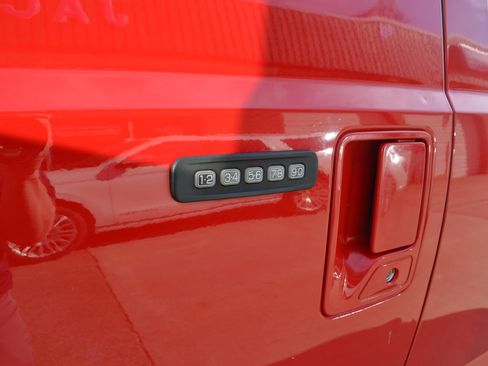 Used 2014 Ford F350 Lariat w/ Lariat Interior Package image 9