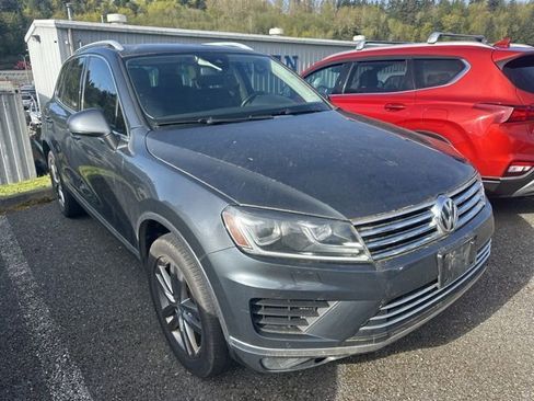 Used 2016 Volkswagen Touareg TDI image 2