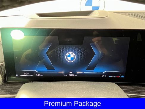 Used 2025 BMW X5 xDrive40i w/ M Sport Package AWD/4WD image 4