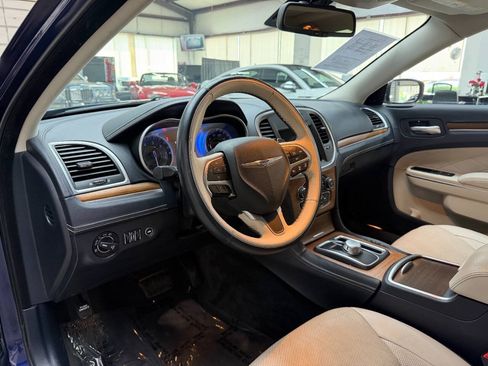 Used 2015 Chrysler 300 C Platinum w/ Harman/Kardon Audio Group RWD image 18