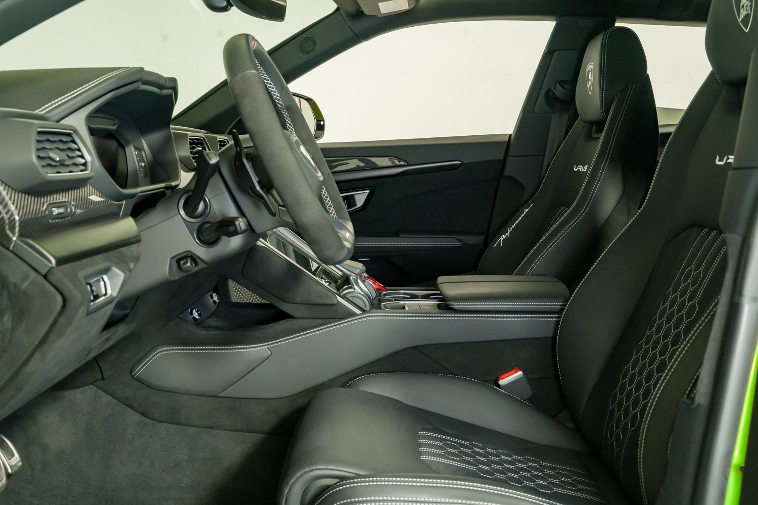 Used 2024 Lamborghini Urus Performante AWD/4WD image 17