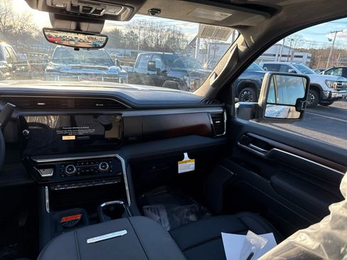 New 2026 GMC Sierra 2500 Denali w/ Denali Reserve Package image 15
