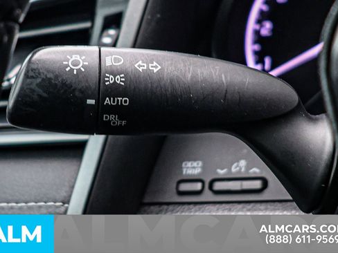 Used 2022 Toyota Camry SE image 27