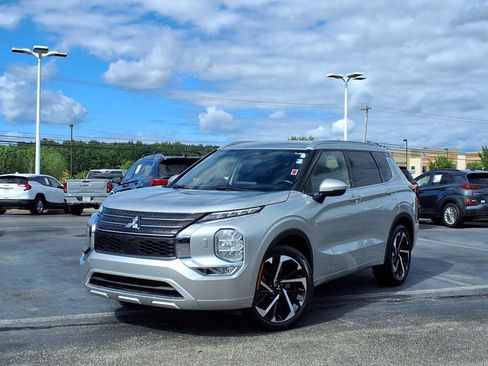 Used 2022 Mitsubishi Outlander SEL image 1