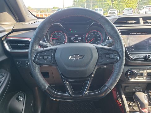 Used 2022 Chevrolet TrailBlazer RS w/ Sun and Liftgate Package FWD image 16