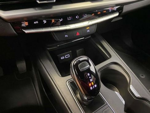 Used 2025 Cadillac XT4 Premium Luxury image 24