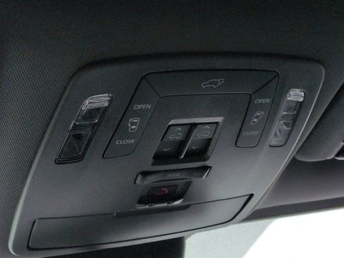Used 2024 Toyota Sienna LE AWD/4WD image 24