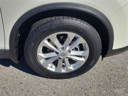 Used 2015 Nissan Rogue SV image 7