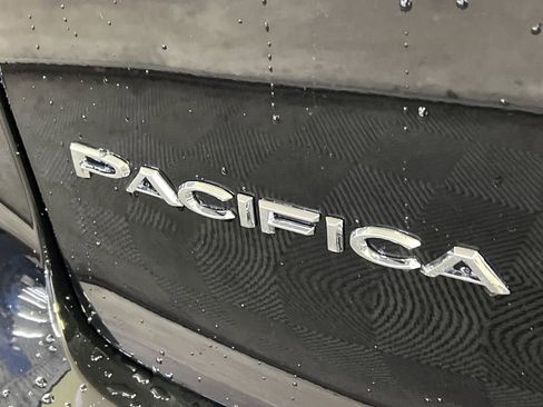 New 2026 Chrysler Pacifica Select image 6