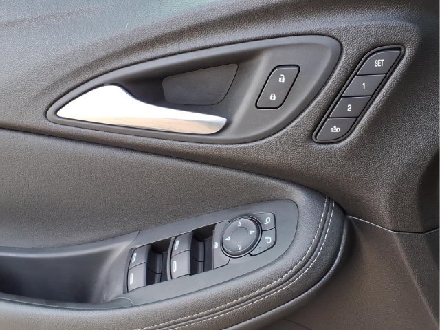 Used 2022 Buick Encore GX Essence FWD image 16