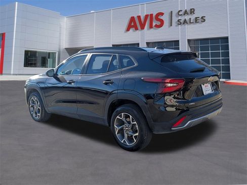 Used 2025 Chevrolet Trax LT w/ LT Convenience Package image 9