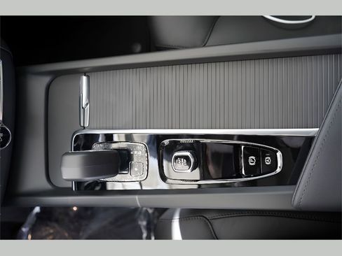 New 2025 Volvo XC60 B5 Core w/ Climate Package image 15