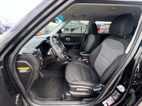 Used 2018 Kia Soul + FWD image 11