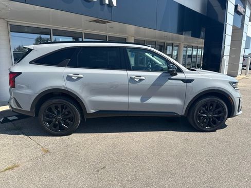 Used 2023 Kia Sorento SX AWD/4WD image 5