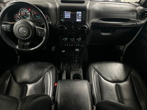 Used 2017 Jeep Wrangler Unlimited Sahara image 3