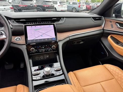 Used 2025 Jeep Grand Cherokee L Summit AWD/4WD image 13