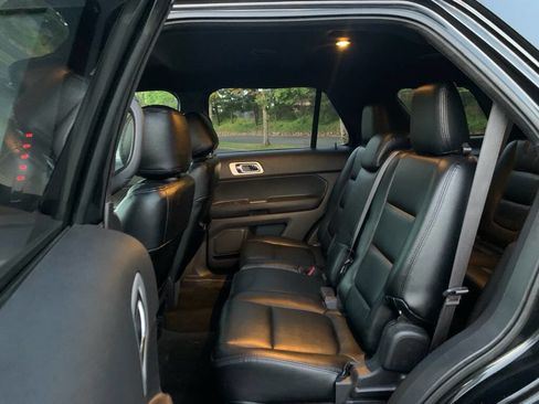Used 2015 Ford Explorer XLT image 16