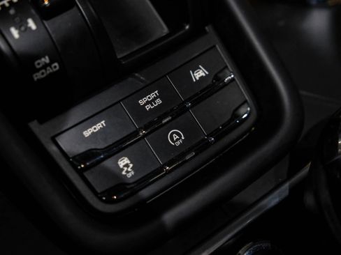 Used 2018 Porsche Cayenne S image 28