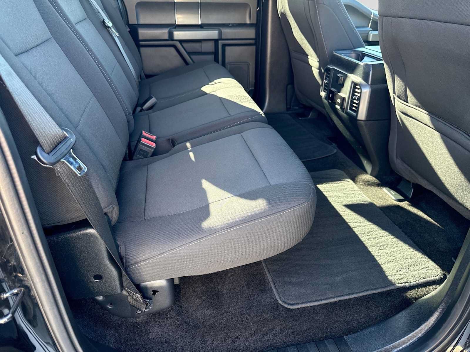 Used 2018 Ford F150 XLT w/ Equipment Group 302A Luxury AWD/4WD image 19