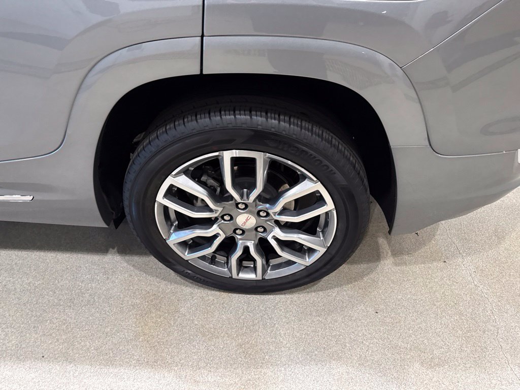 Used 2024 GMC Terrain Denali w/ Denali Premium Package AWD/4WD image 10